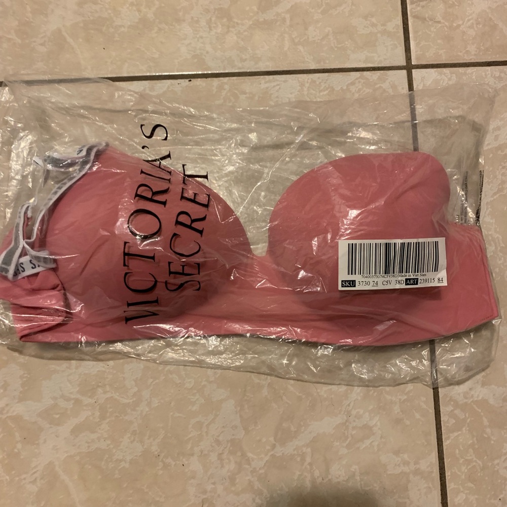 Victoria Secret Bra Nwt size 38d